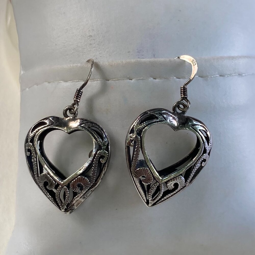 Pretty open heart filigreed sterling silver dangle earrings